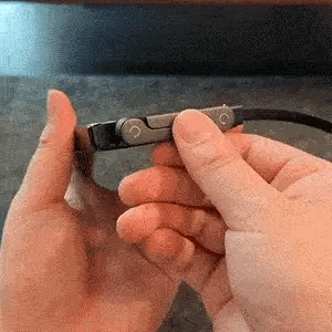 Încărcătorul FlexiCharge PRO cu Suport Telefon + Adaptor Priză Inclus